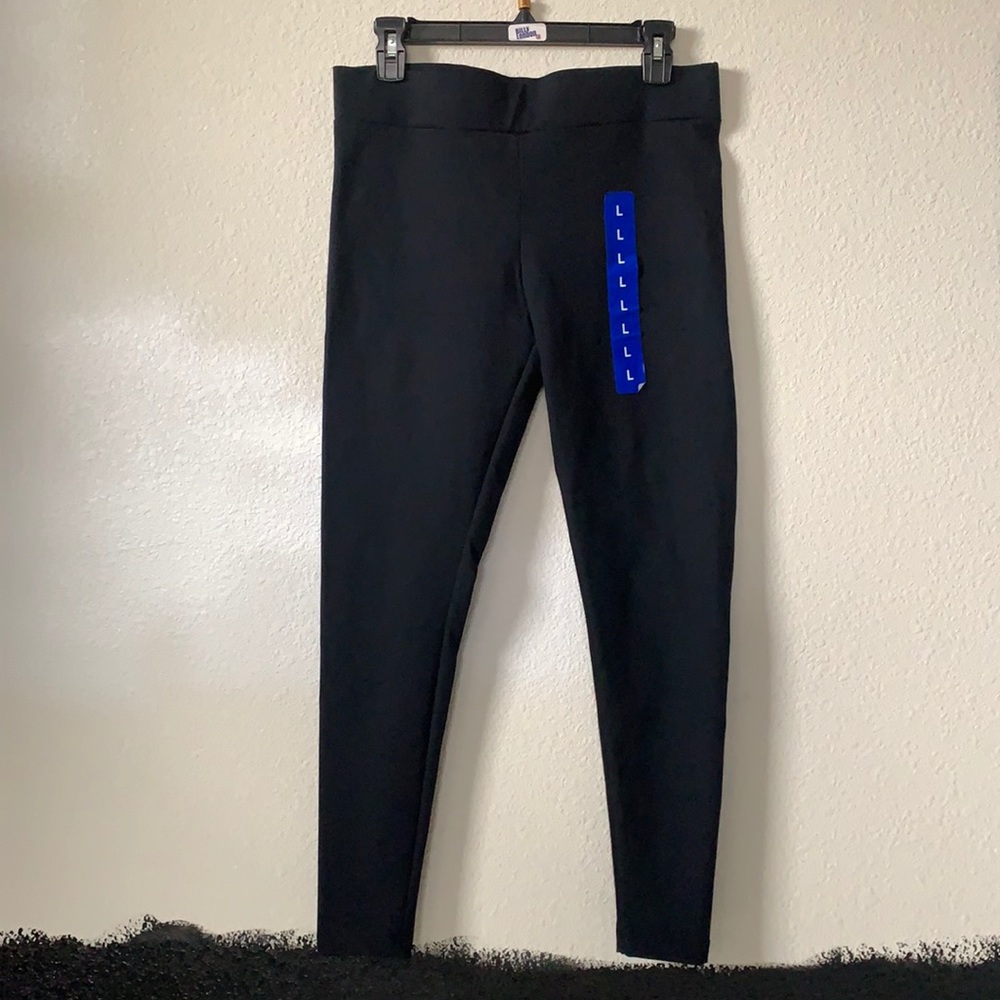 Matty M. Large. NWT. Black legging slacks. Stretchy. Comfortable.